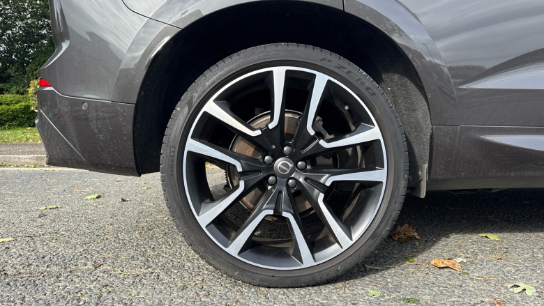 Volvo XC60 2.0 B5P Ultimate Dark 5dr AWD Geartronic Petrol Estate